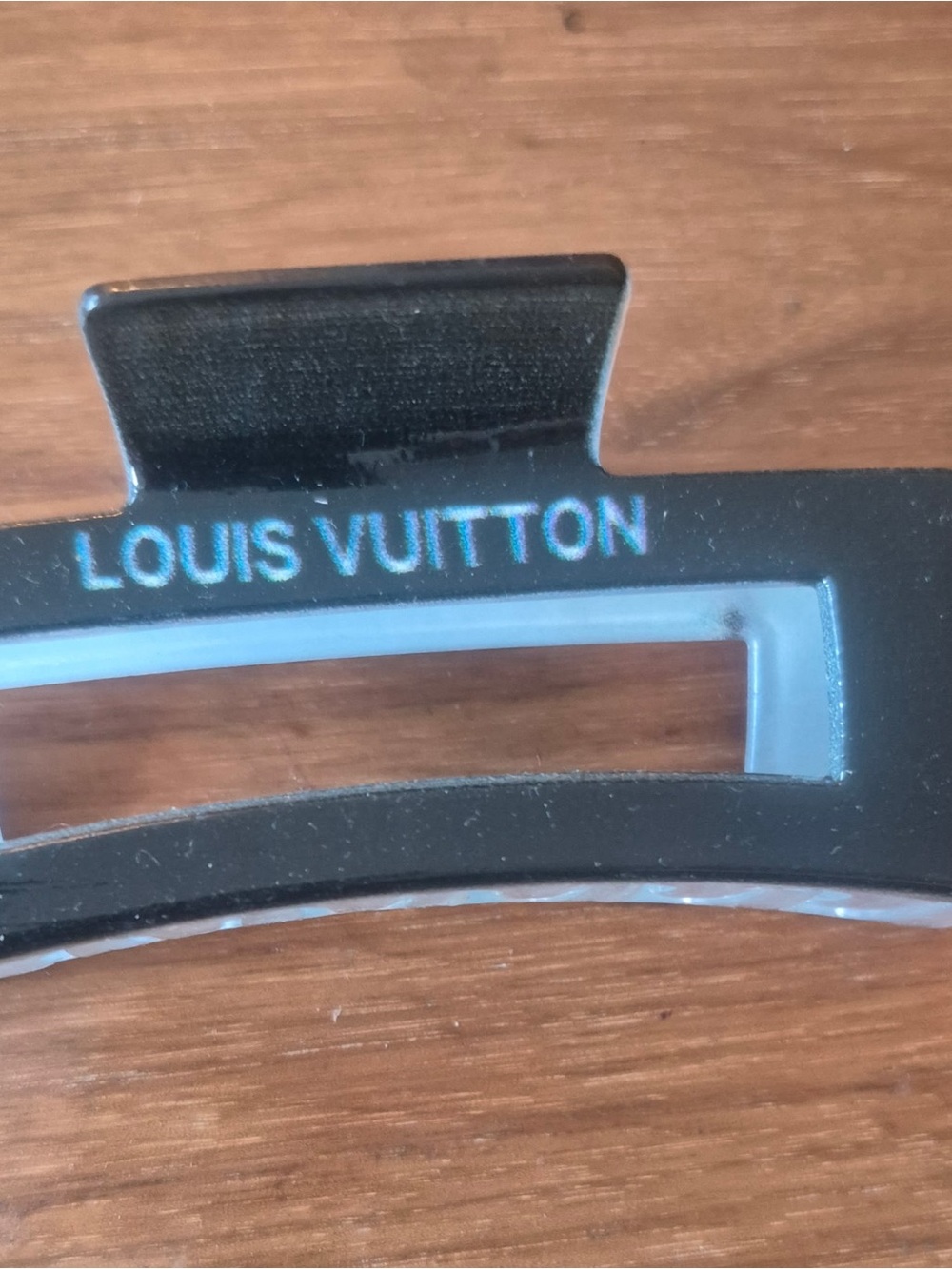 Black VR/AR Headset Clip with White Trim